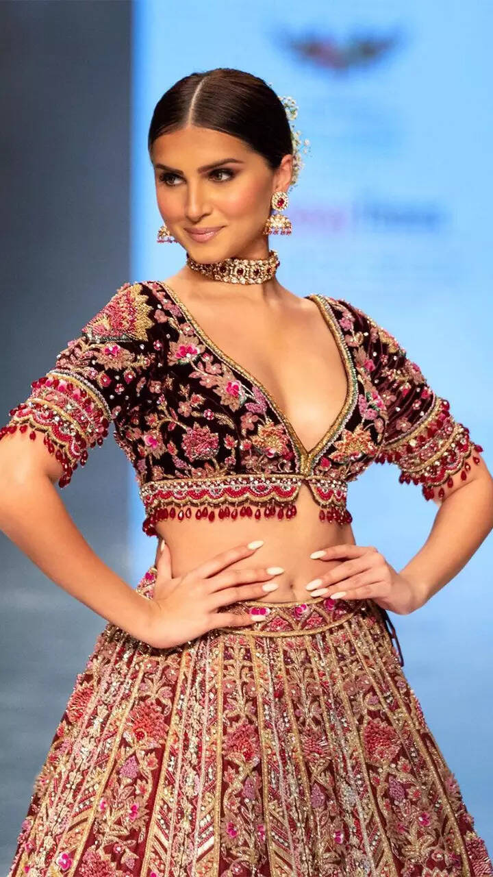 ​ Voluminous lehenga​