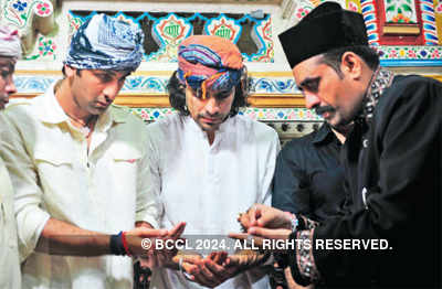 'Rockstar' team visits Hazrat Nizamuddin