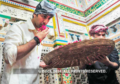 'Rockstar' team visits Hazrat Nizamuddin