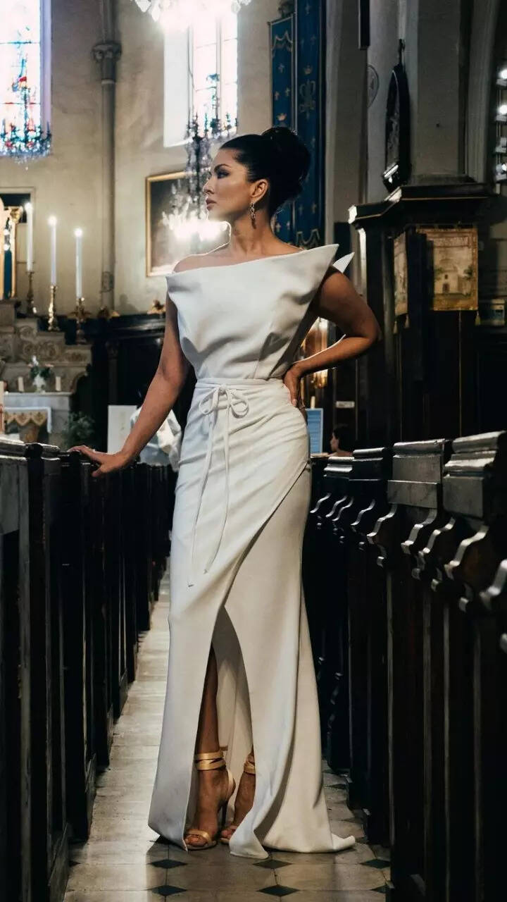 Sunny Leone is a vision of elegance in breathtaking white gown