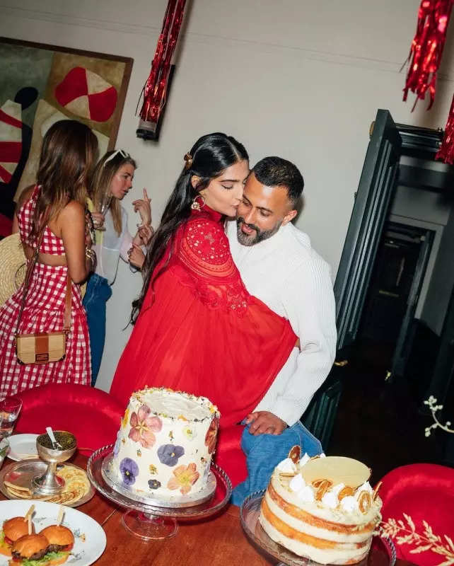Sonam Kapoor drops stunning pictures from her birthday celebration in London