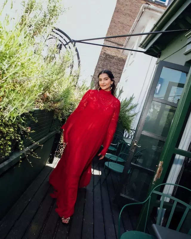 Sonam Kapoor drops stunning pictures from her birthday celebration in London