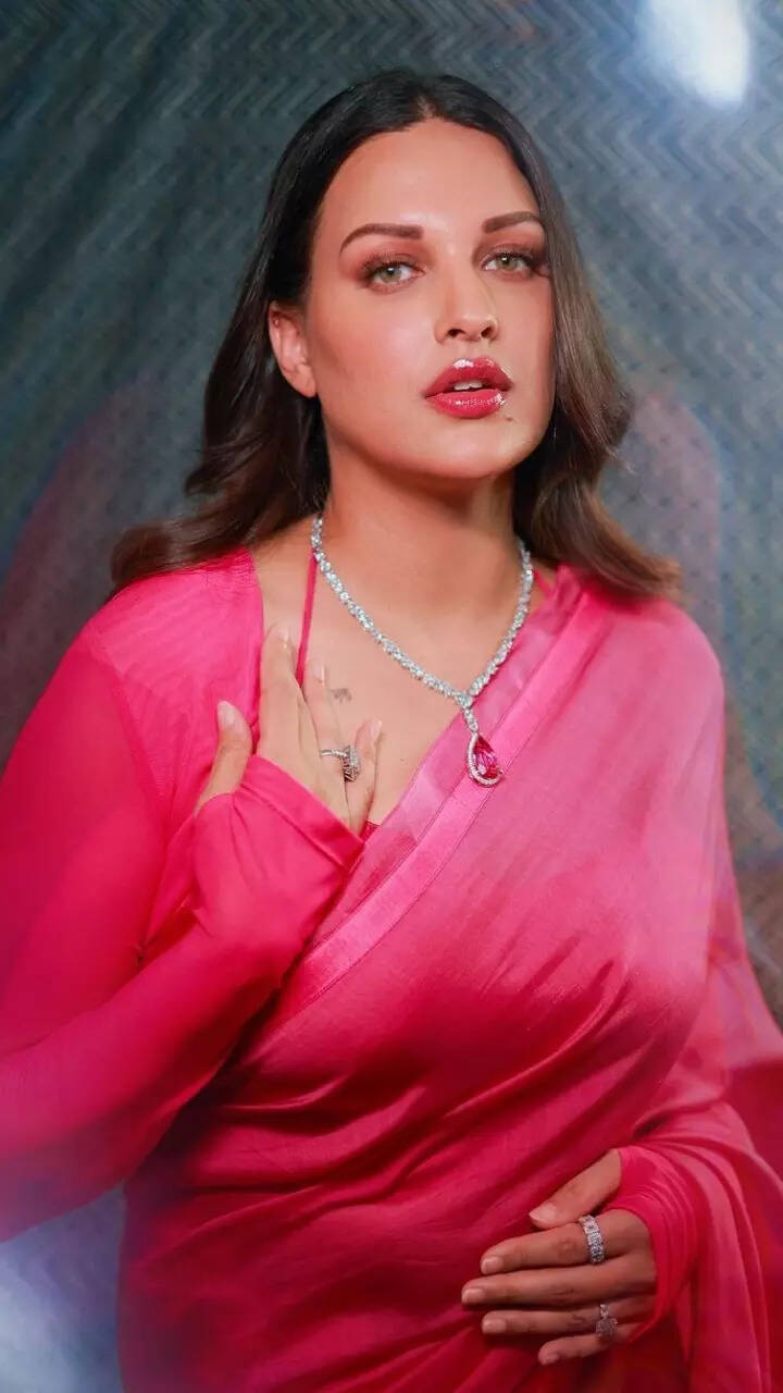 Himanshi Khurana and her love for sarees is elegance personified