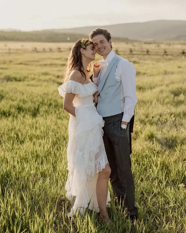 Supermodel Taylor Hill marries her best friend Daniel Fryer at Colorado ...