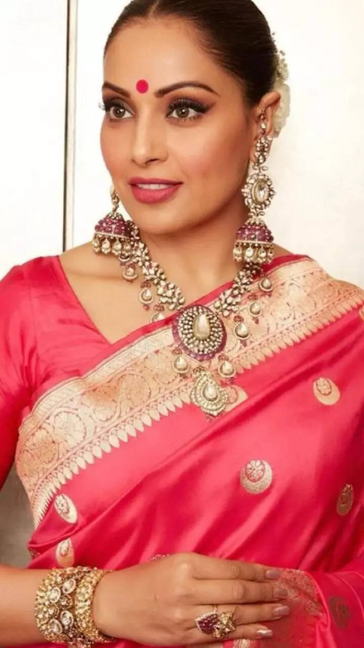 Bipasha Basu exudes desi girl vibes in ethnic avatar