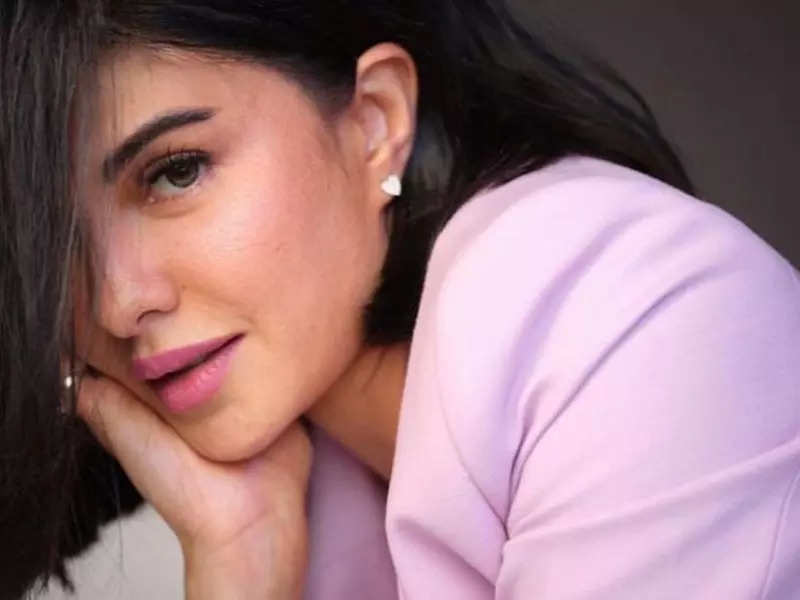 Jacqueline Fernandez shows how to ace boss lady look in lilac pantsuit