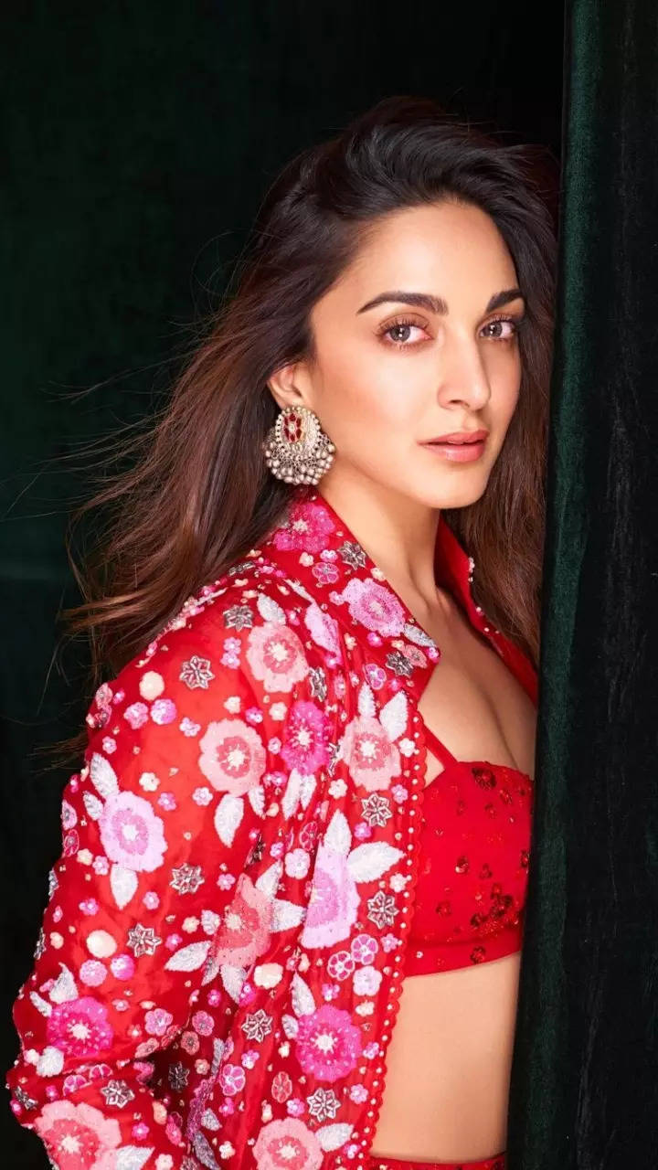 Proof that Kiara Advani looks ravishing in red! | Times of India