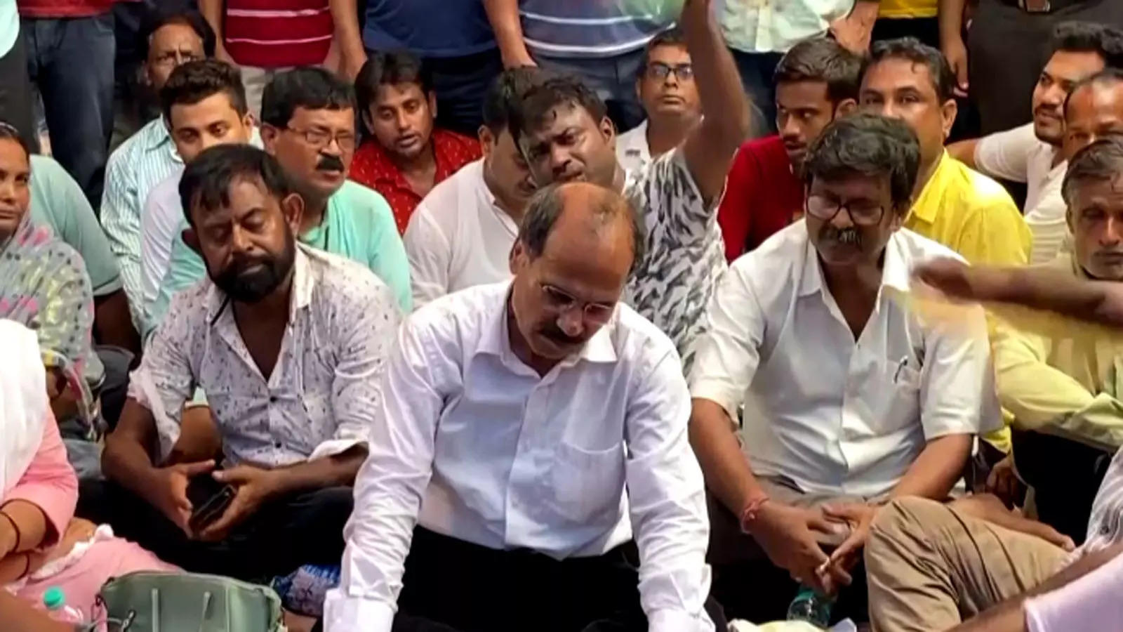 WB: Congress’ Adhir Ranjan Chowdhury holds protest in Murshidabad over misconduct of Burwan BDO