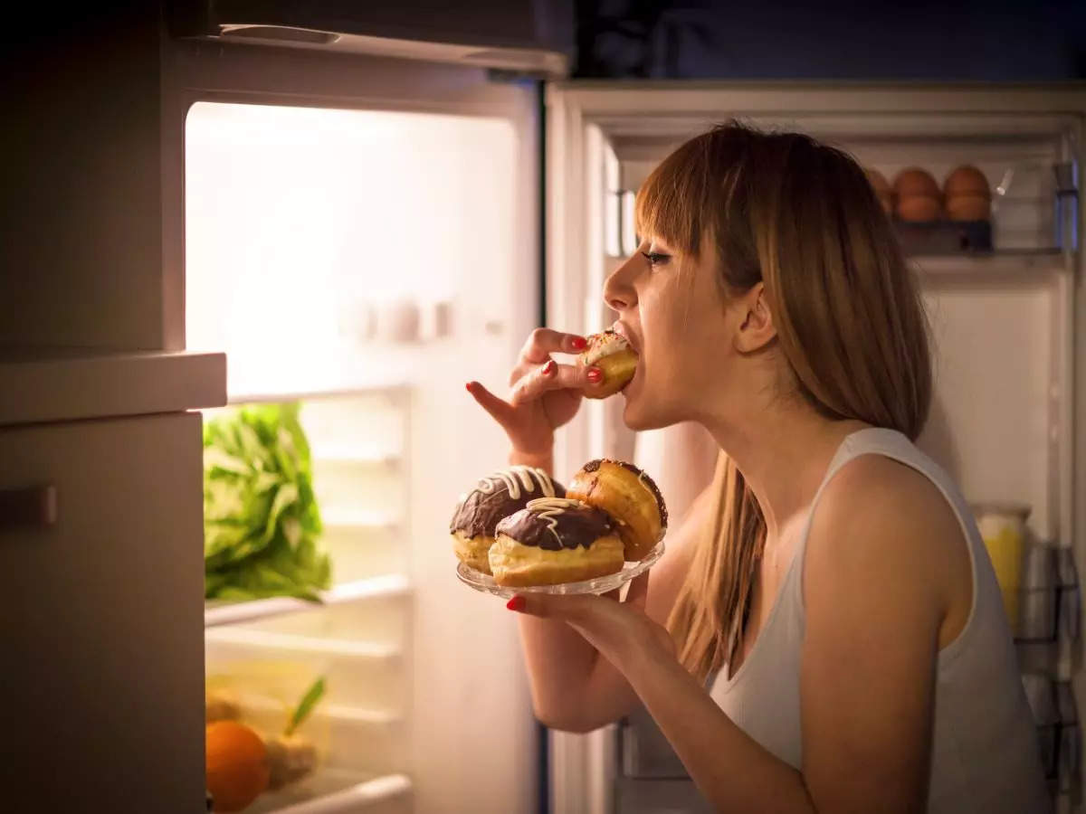 Midnight Snacks Might Increase Your Weight