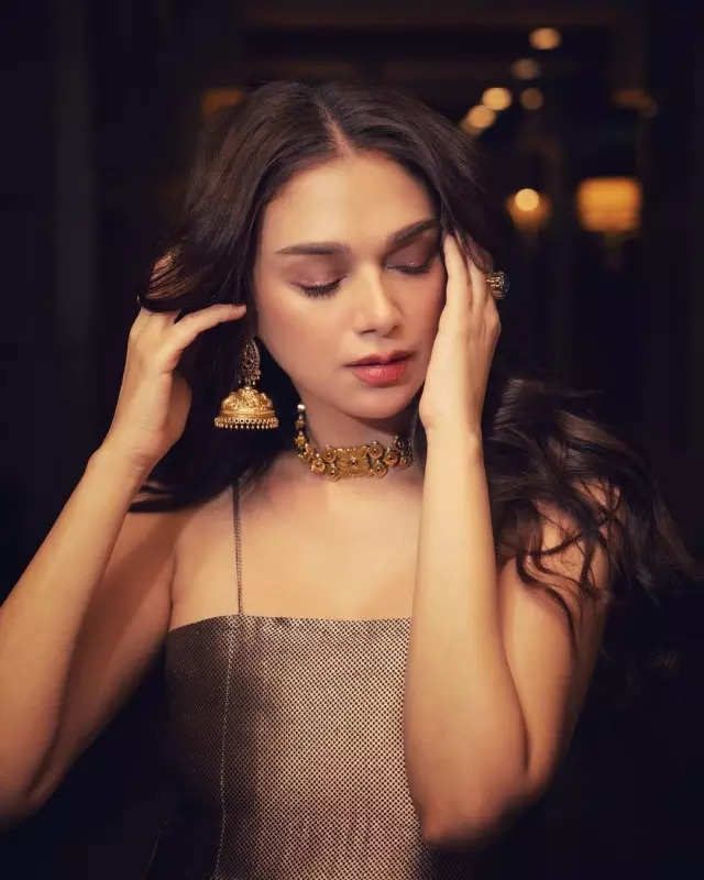 Aditi Rao Hydari is every bit a royal muse in majestic metallic suit and gold jewellery, see pictures