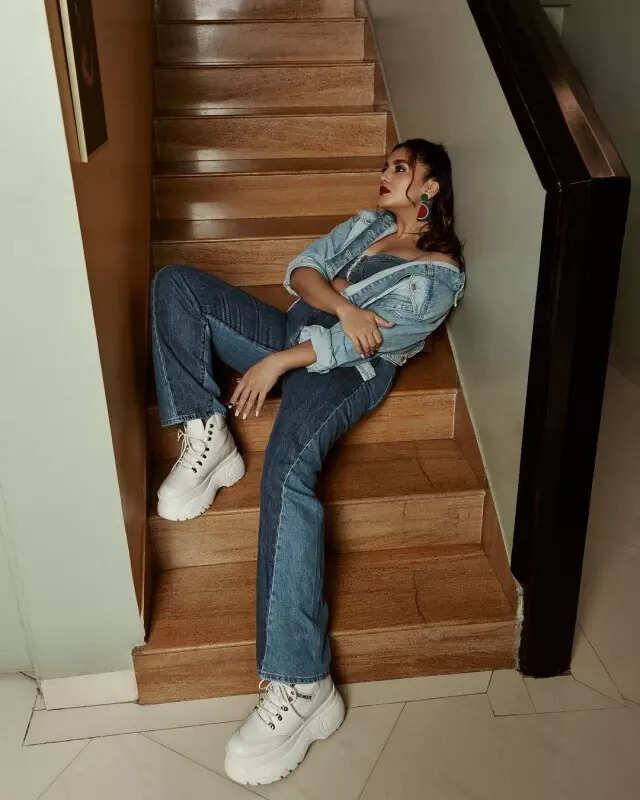 Huma Qureshi makes a spunky splash in all-denim look, see pictures