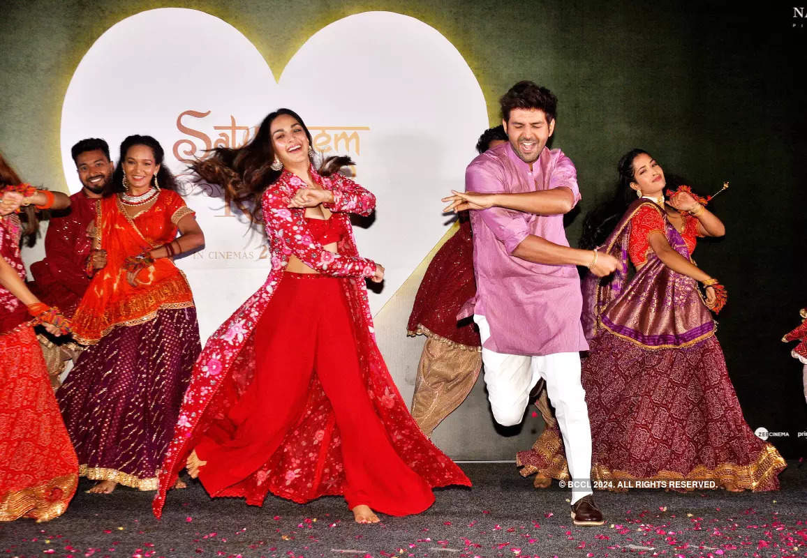 Kartik Aaryan & Kiara Advani set the stage on fire at 'Satyaprem Ki Katha' song launch