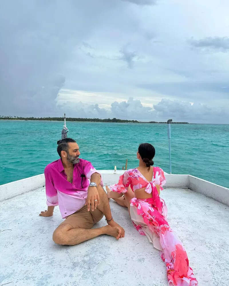 From sun and sand to stylish beach wears, Sonnalli Seygall drops dreamy pictures from her fairytale honeymoon