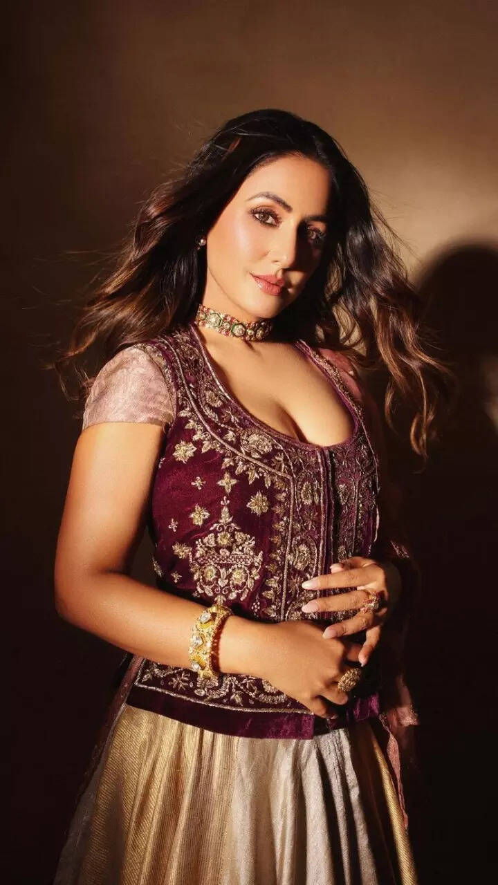 Hina Khan is an enthralling diva in majestic pastel-maroon lehenga choli