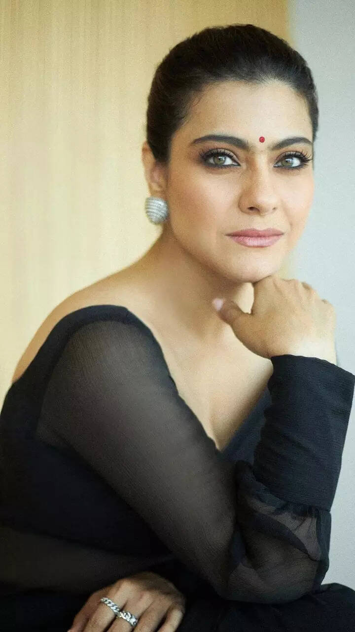 Kajol&rsquo;s bewitching looks in black saree