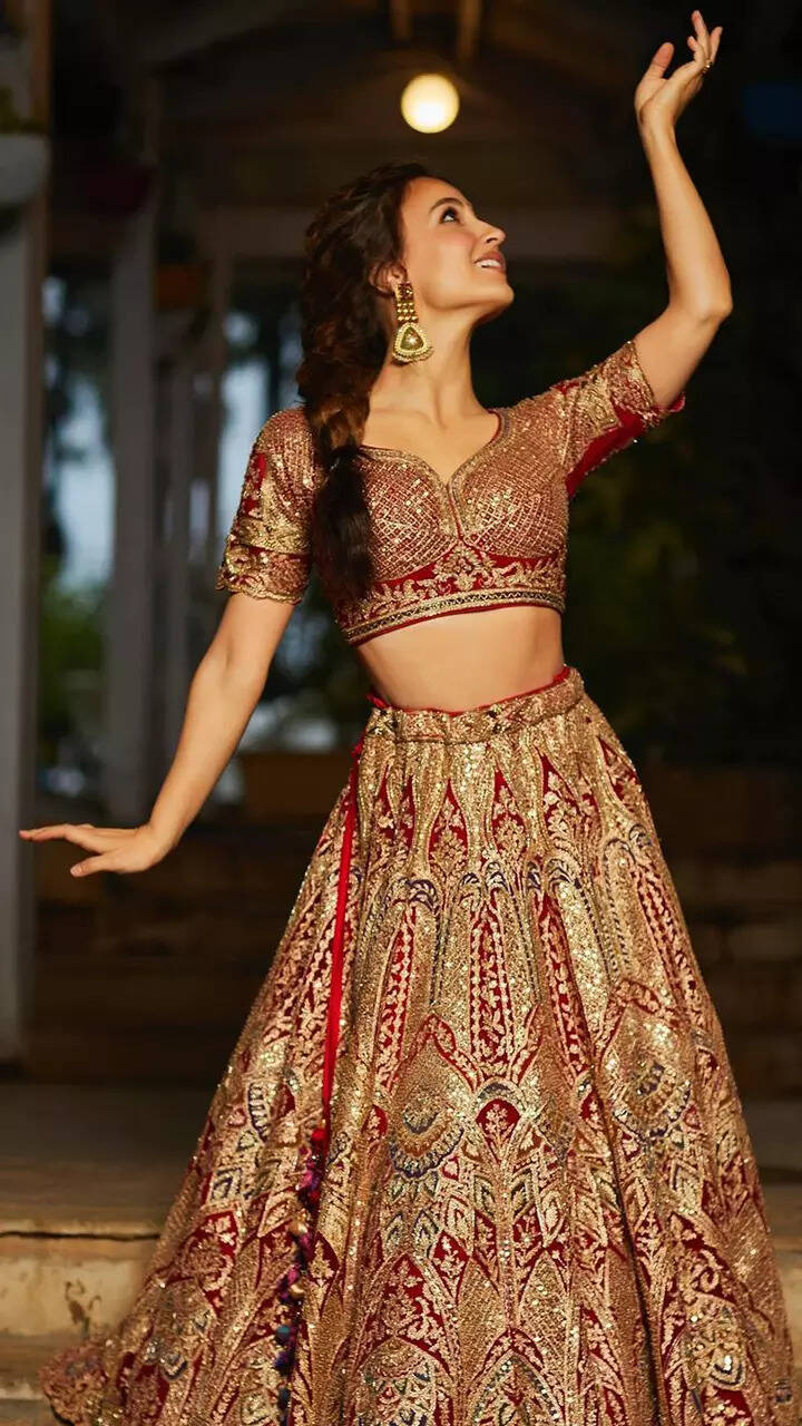 ​Elli AvrRam is a sight to behold in ethnic wear​