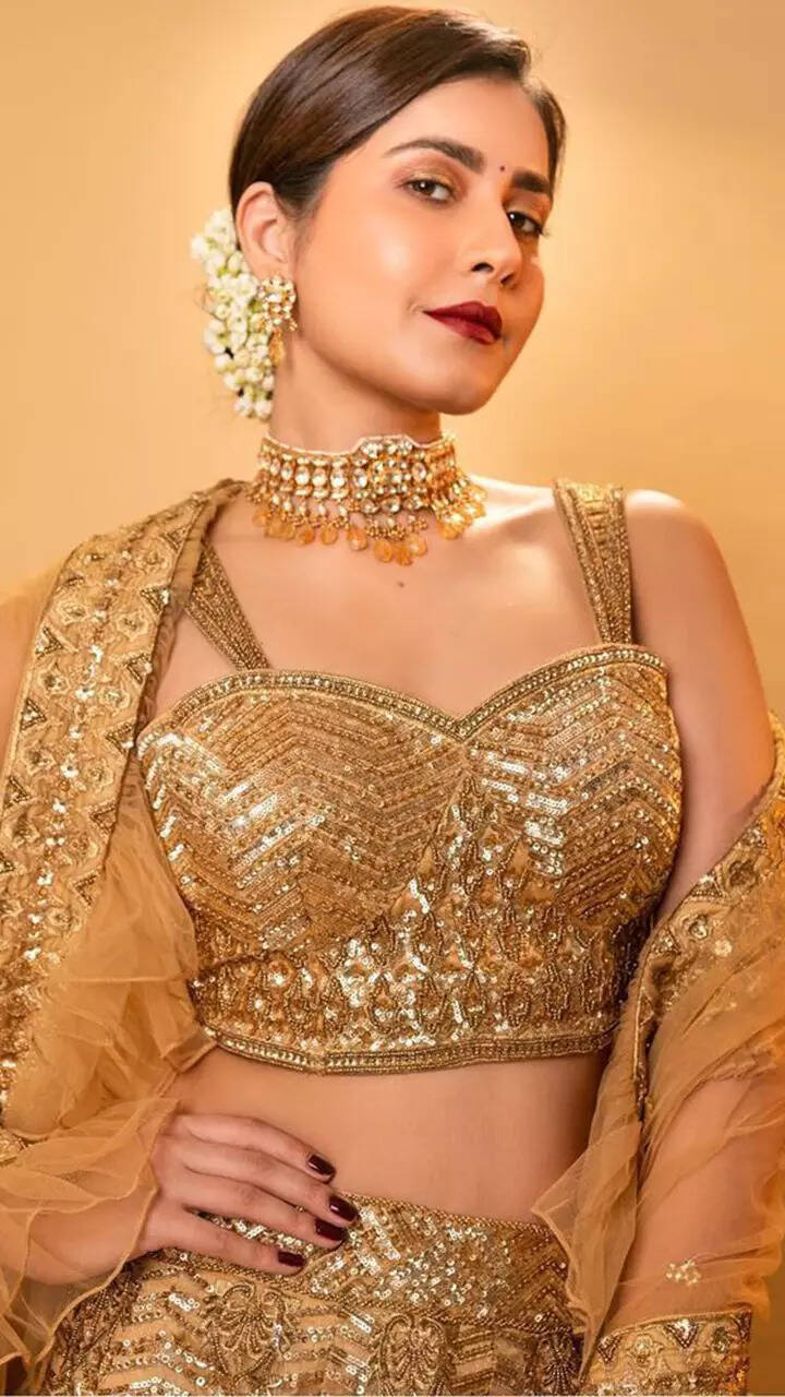 ​Raashii Khanna commands attention in her ethnic avatar​