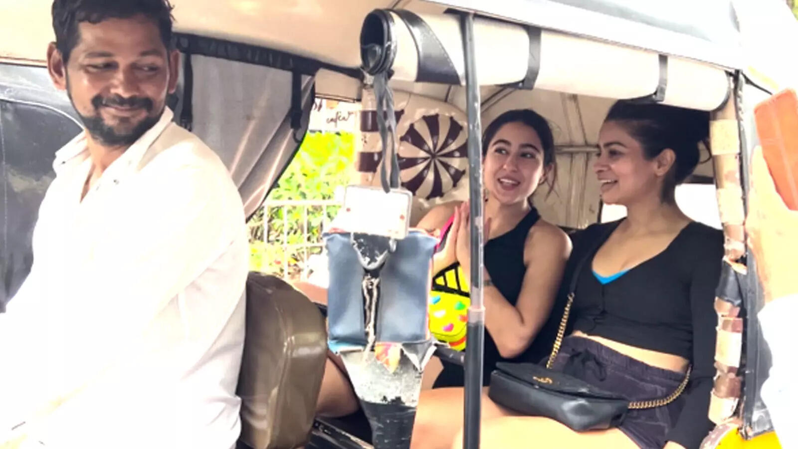 Sara Ali Khan ditches car, takes auto rickshaw ride to avoid Mumbai traffic