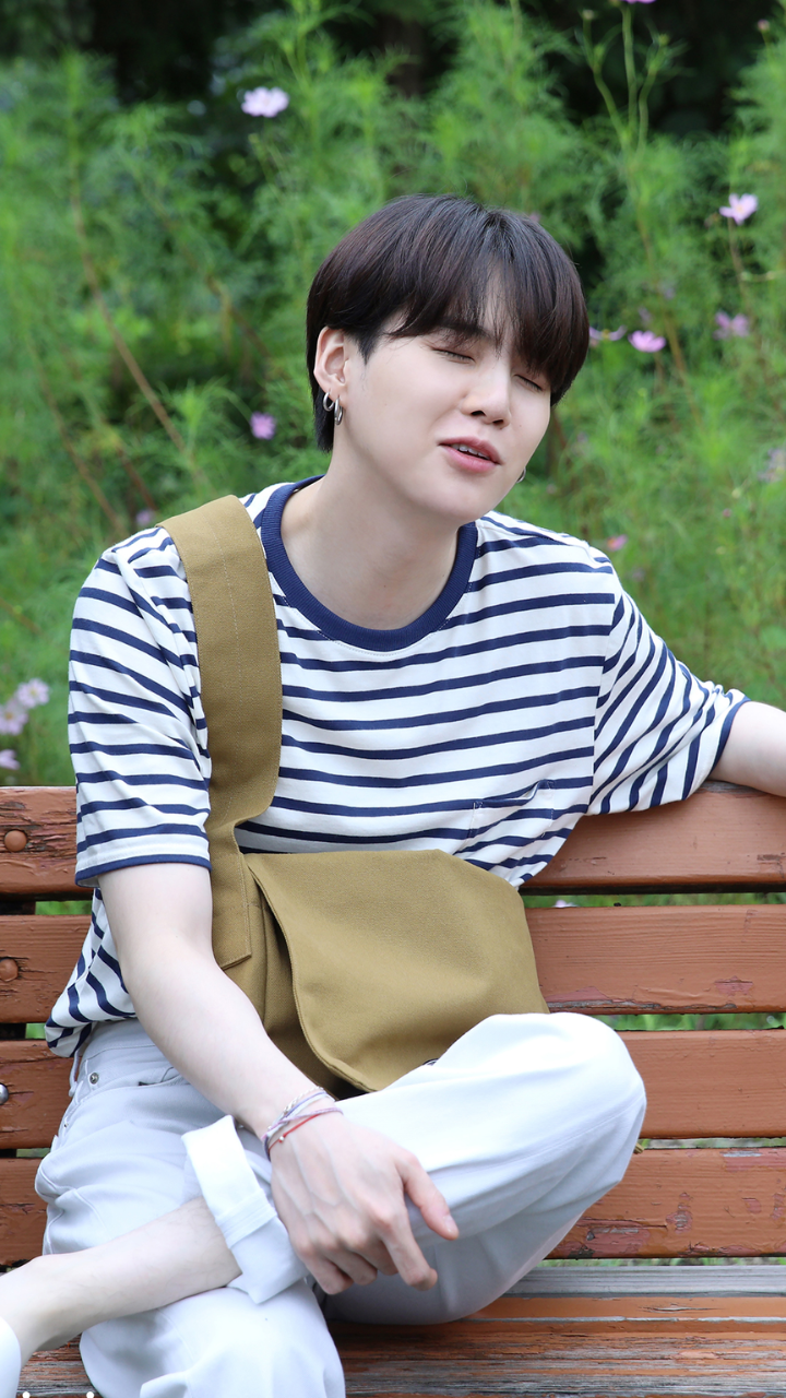 BTS' Suga's Casual Yet Trendy Fits For Monsoon