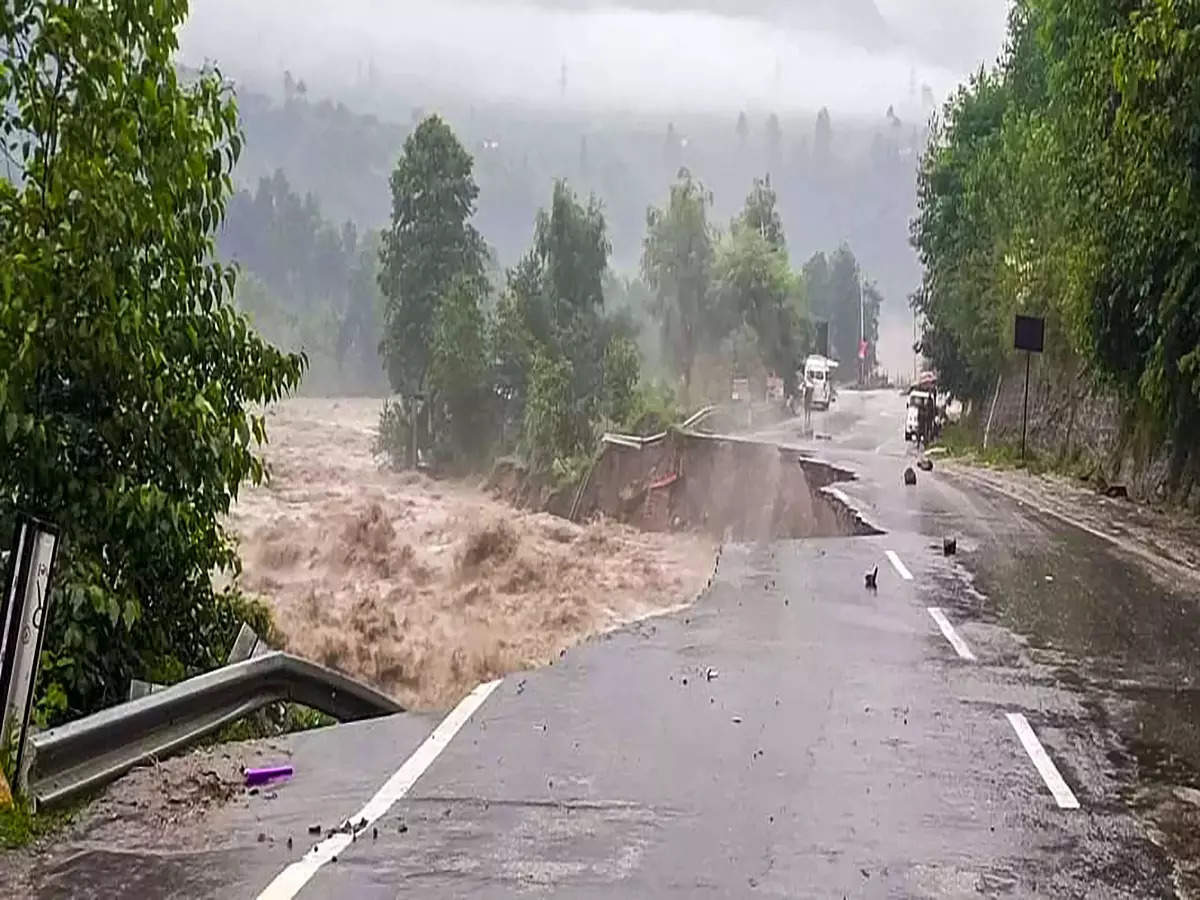 Himachal & Uttarakhand Travel Advisory: Kullu-Manali, Manali-Leh Highway closed
