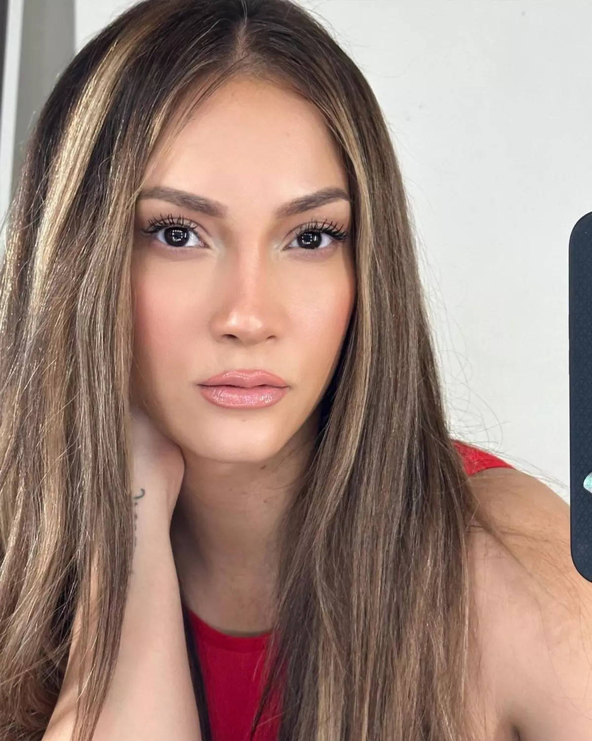 Jennifer Lopez’s self-proclaimed doppelgänger Eve is winning the internet with her spot on makeup