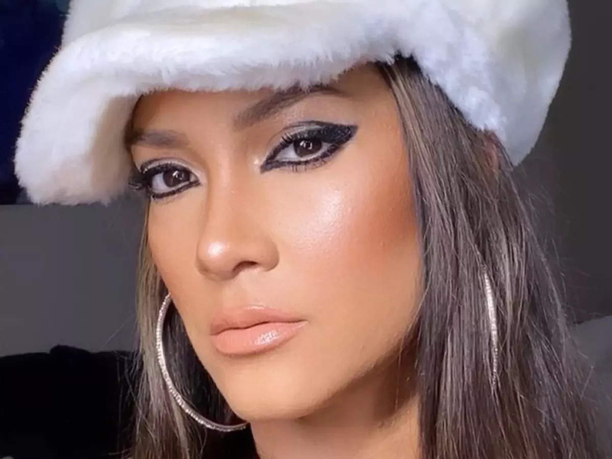 Jennifer Lopez’s self-proclaimed doppelgänger Eve is winning the internet with her spot on makeup