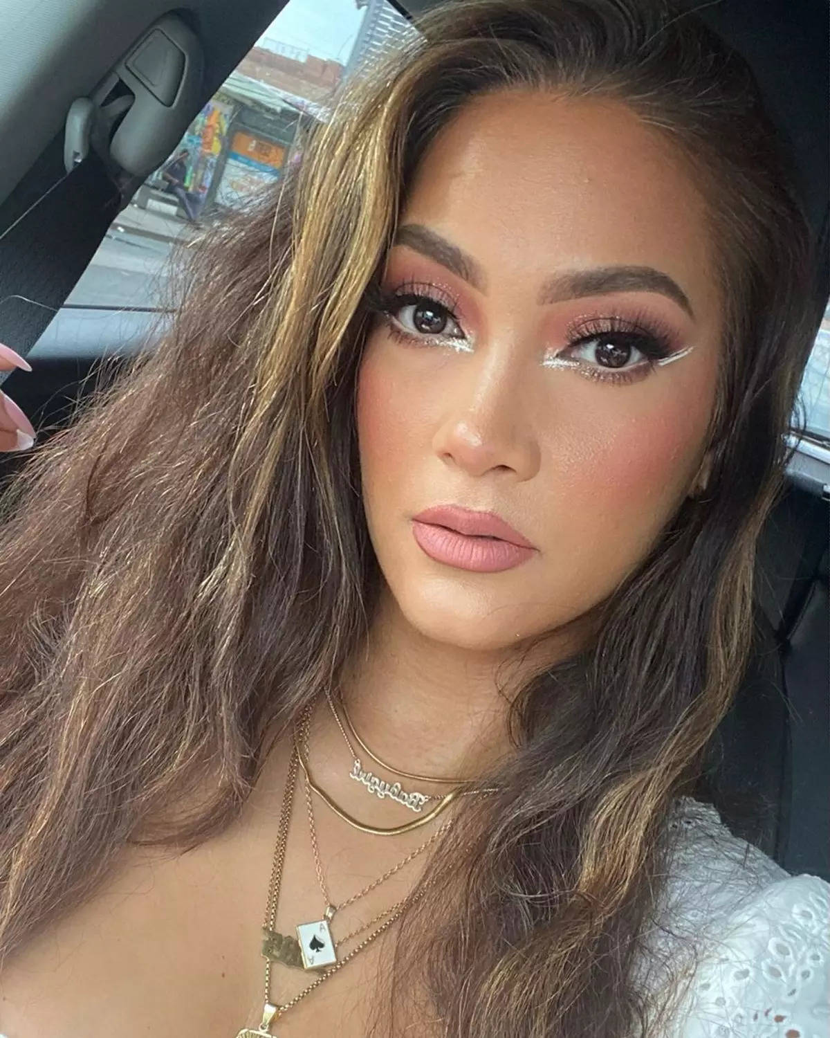 Jennifer Lopez’s self-proclaimed doppelgänger Eve is winning the internet with her spot on makeup