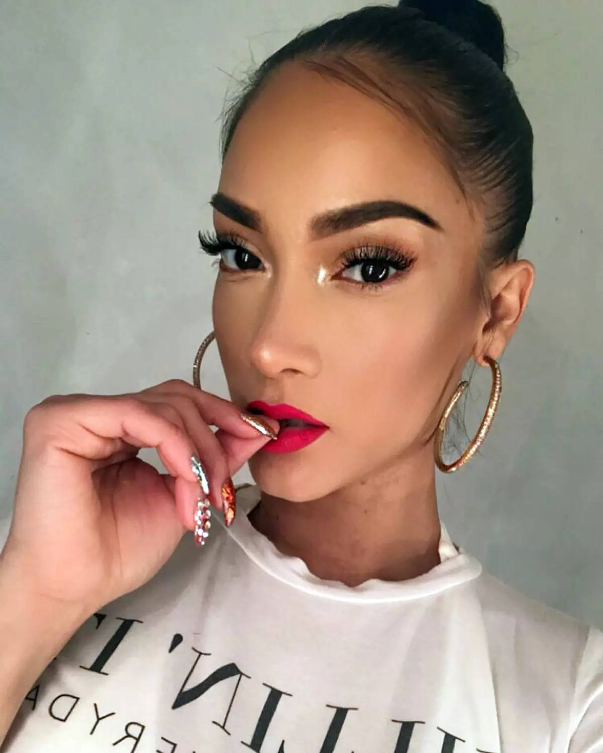 Jennifer Lopez’s self-proclaimed doppelgänger Eve is winning the internet with her spot on makeup