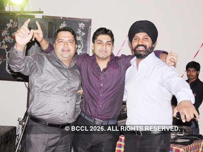 Amit & Harshi Kakar's wedding anniv.