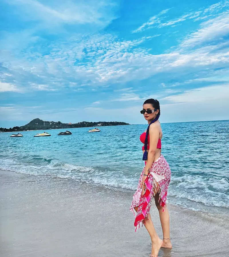From chilling by the pool to soaking up the sun, Avneet Kaur’s holiday pictures are all about stylish outfits!