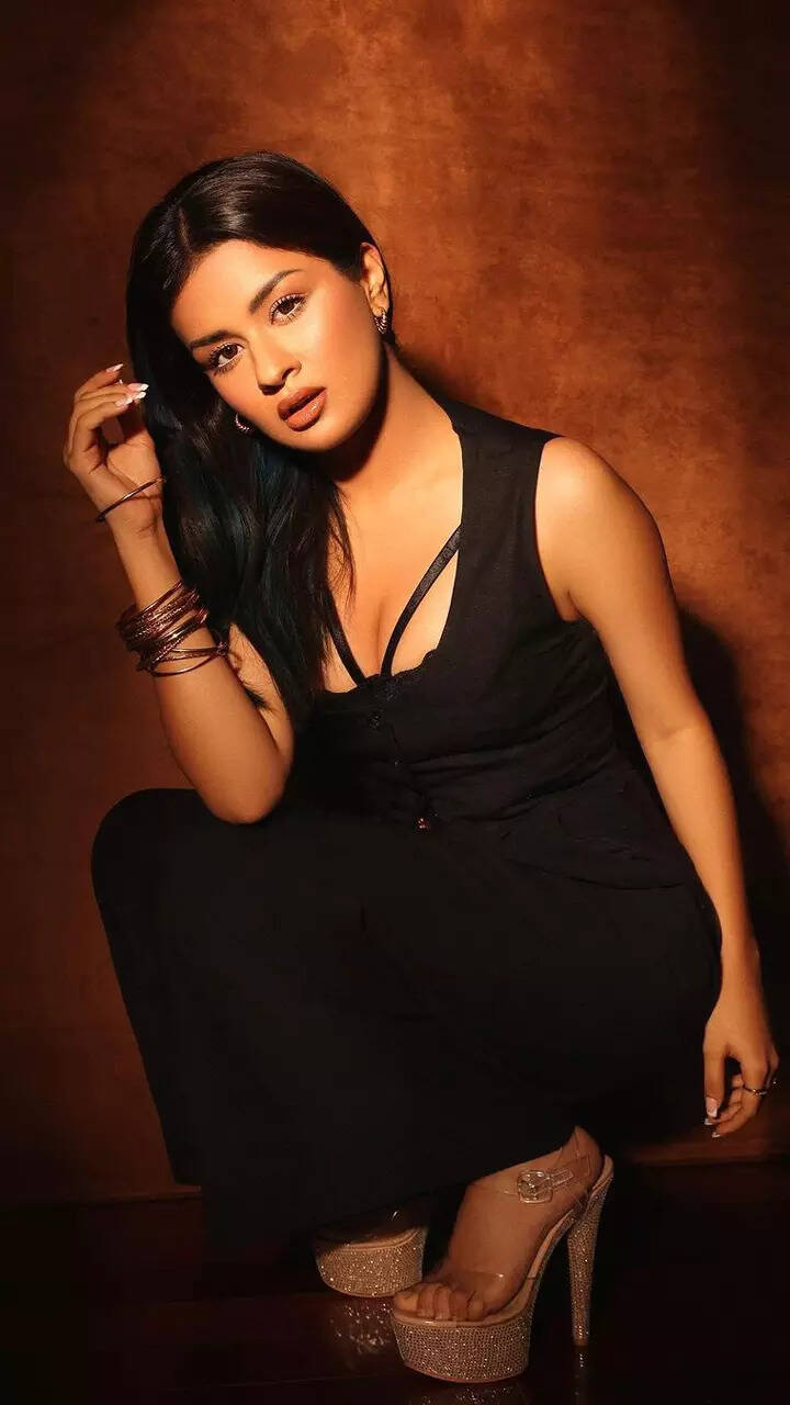 Avneet Kaur gives a stylish twist to workwear