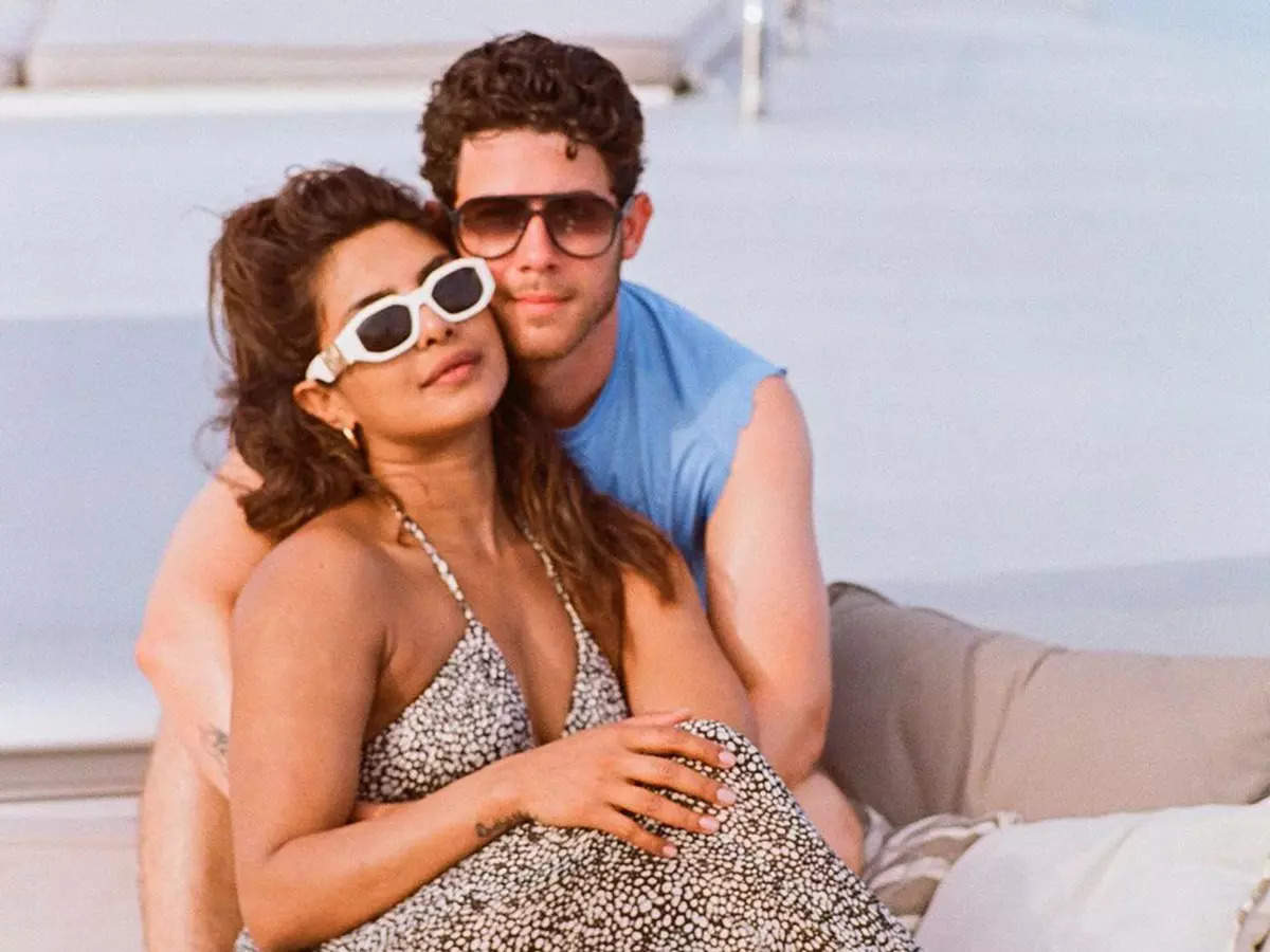 Priyanka Chopra and Nick Jonas' love-filled picture is the cutest thing on the internet