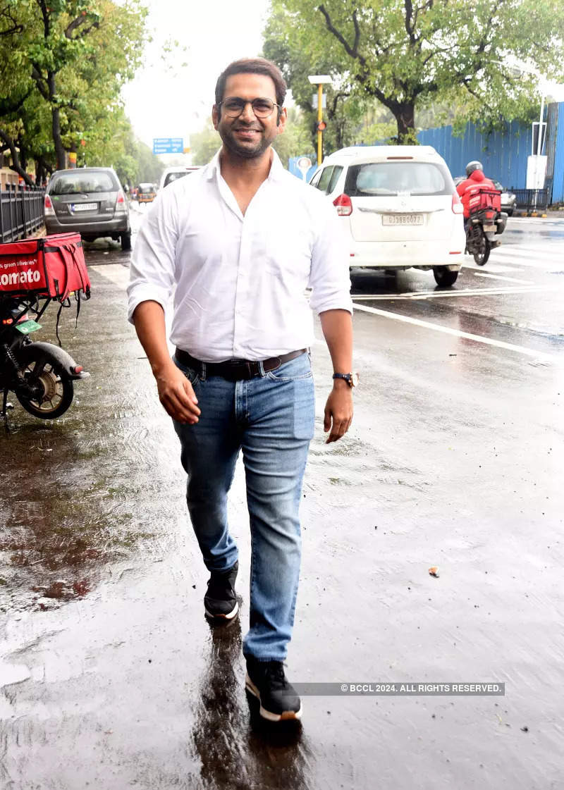 Sharib Hashmi hosts lunch for paparazzi to celebrate the success of ‘Tarla’