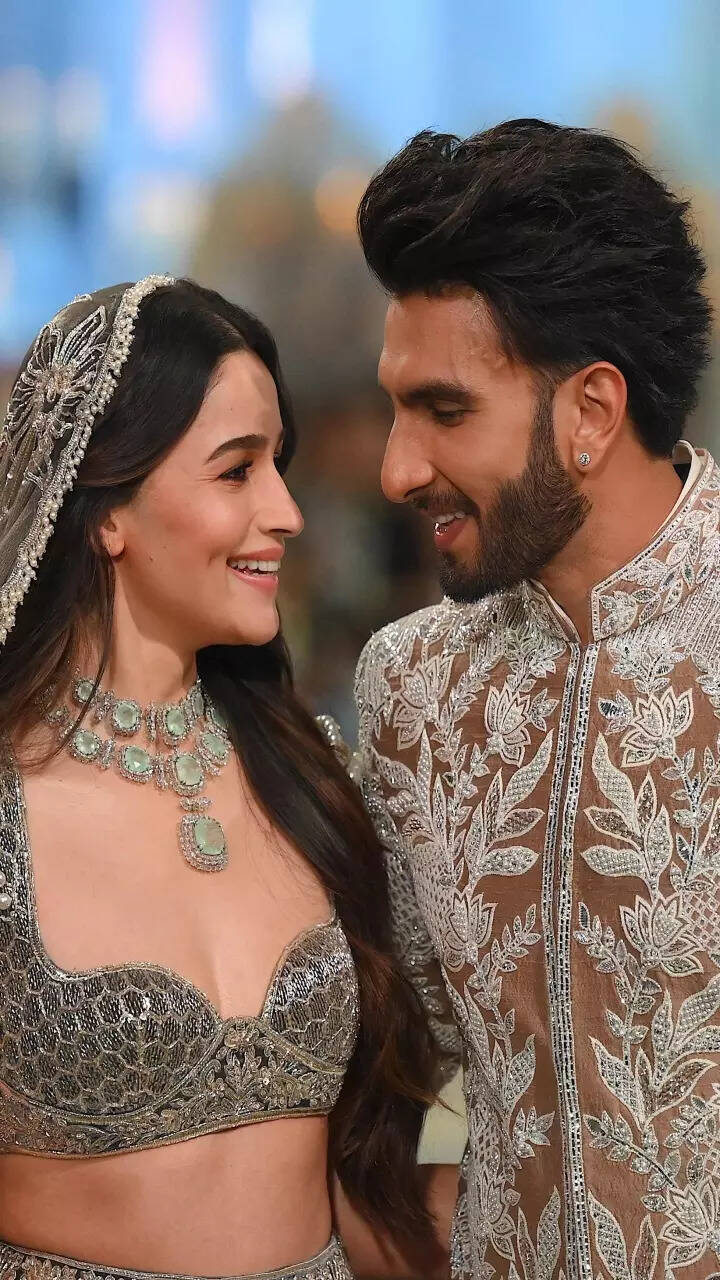 Ranveer Singh and Alia Bhatt turn showstoppers at Manish Malhotra's Bridal Couture Show