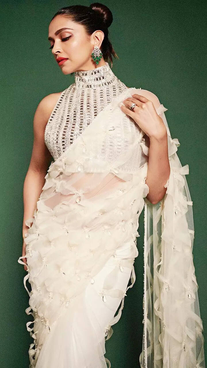 Deepika Padukone makes hearts skip a beat in exquisite saree at Manish Malhotra's show