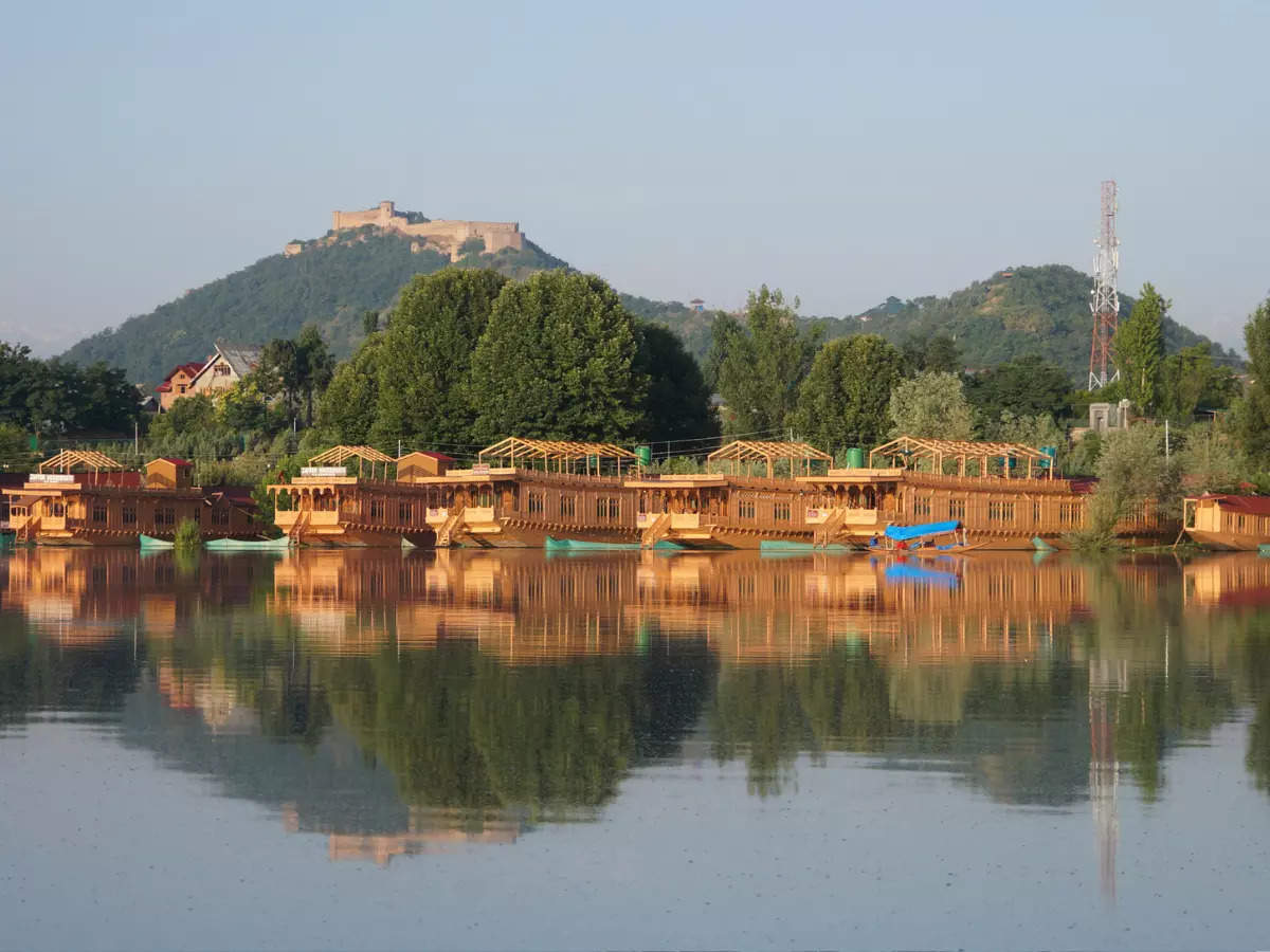 Dal Lake’s century-old houseboats to get a makeover!