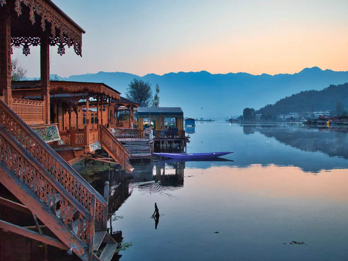 Dal Lake’s century-old houseboats to get a makeover!