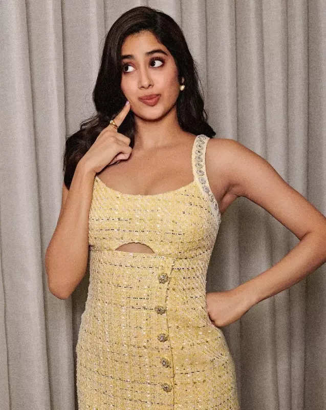 Janhvi Kapoor breaks the internet with her shimmer look in sequin co-ord outfit, see pictures