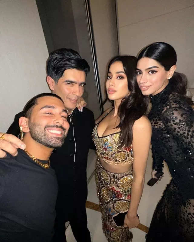 Janhvi Kapoor breaks the internet with her shimmer look in sequin co-ord outfit, see pictures