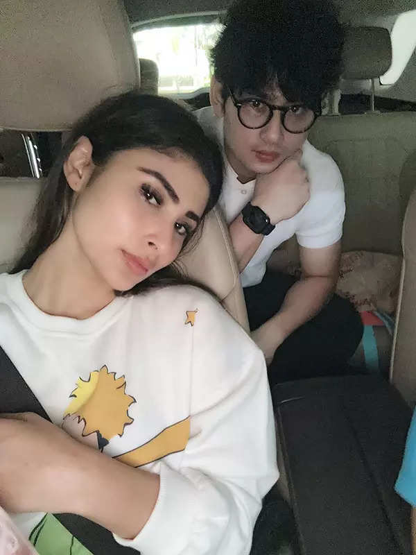 Mouni Roy suffers from health issues, shares pictures from the hospital