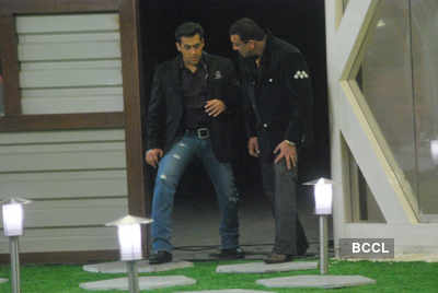 Sallu, Sanju tour Bigg Boss 5 house