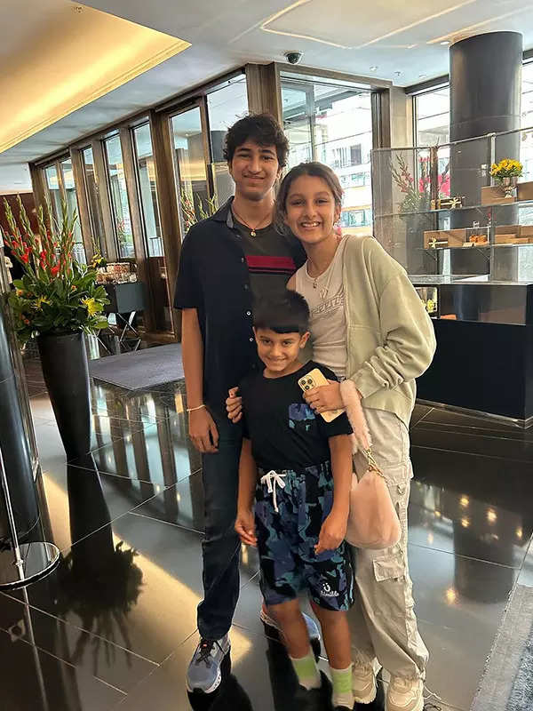 Mahesh Babu’s beautiful vacation pictures with his wife Namrata Shirodkar and kids go viral