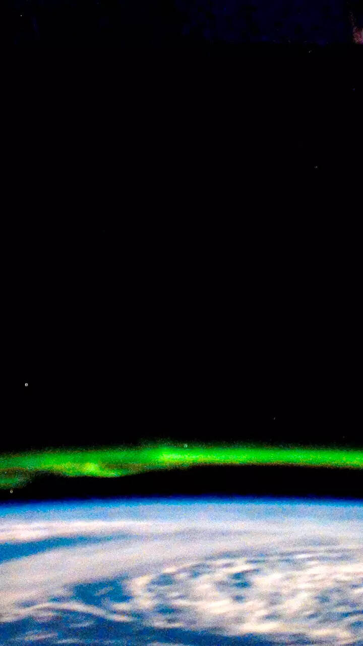 ​Stunning Northern lights dance across night sky spectacularly​