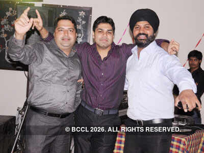 Amit & Harshi Kakar's 1st wedding anniv.