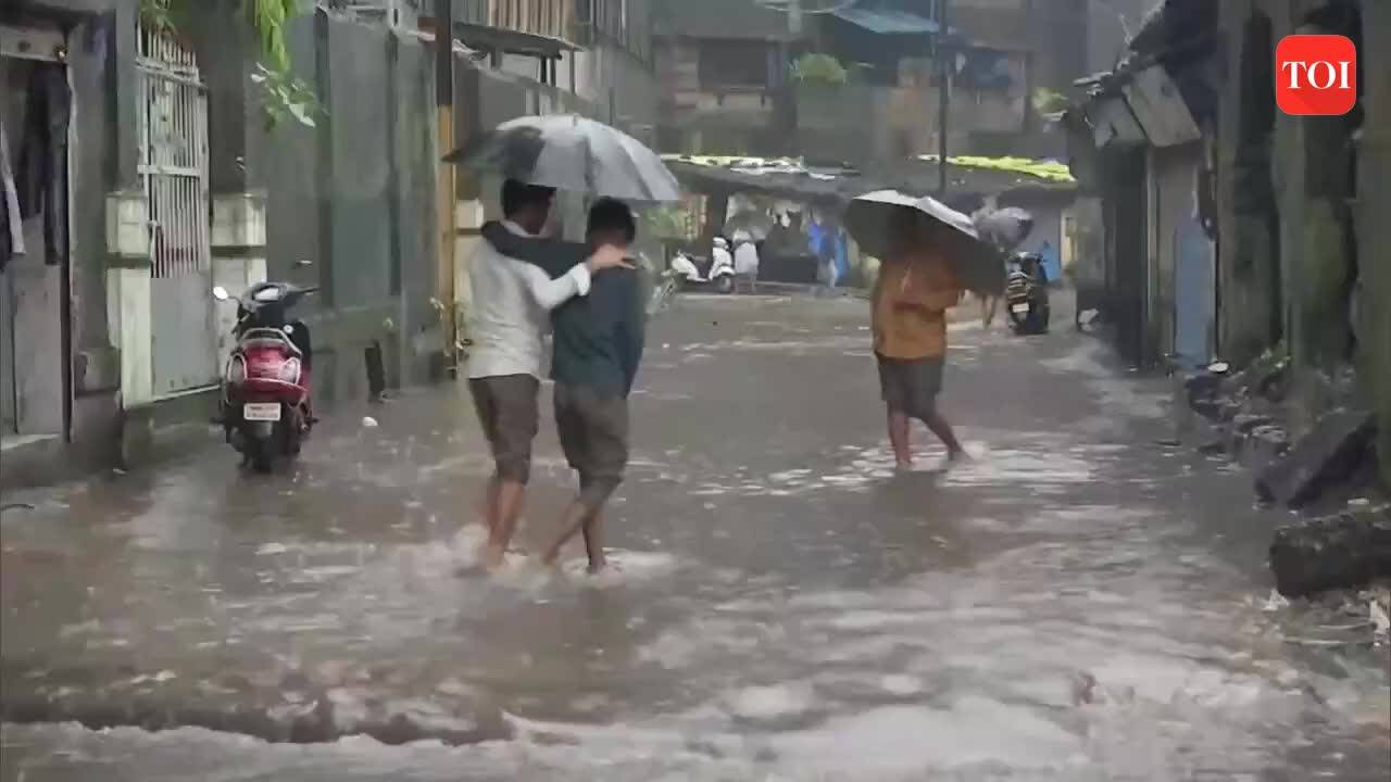 Heavy rain inundates several localities in Thane, leads to traffic ...