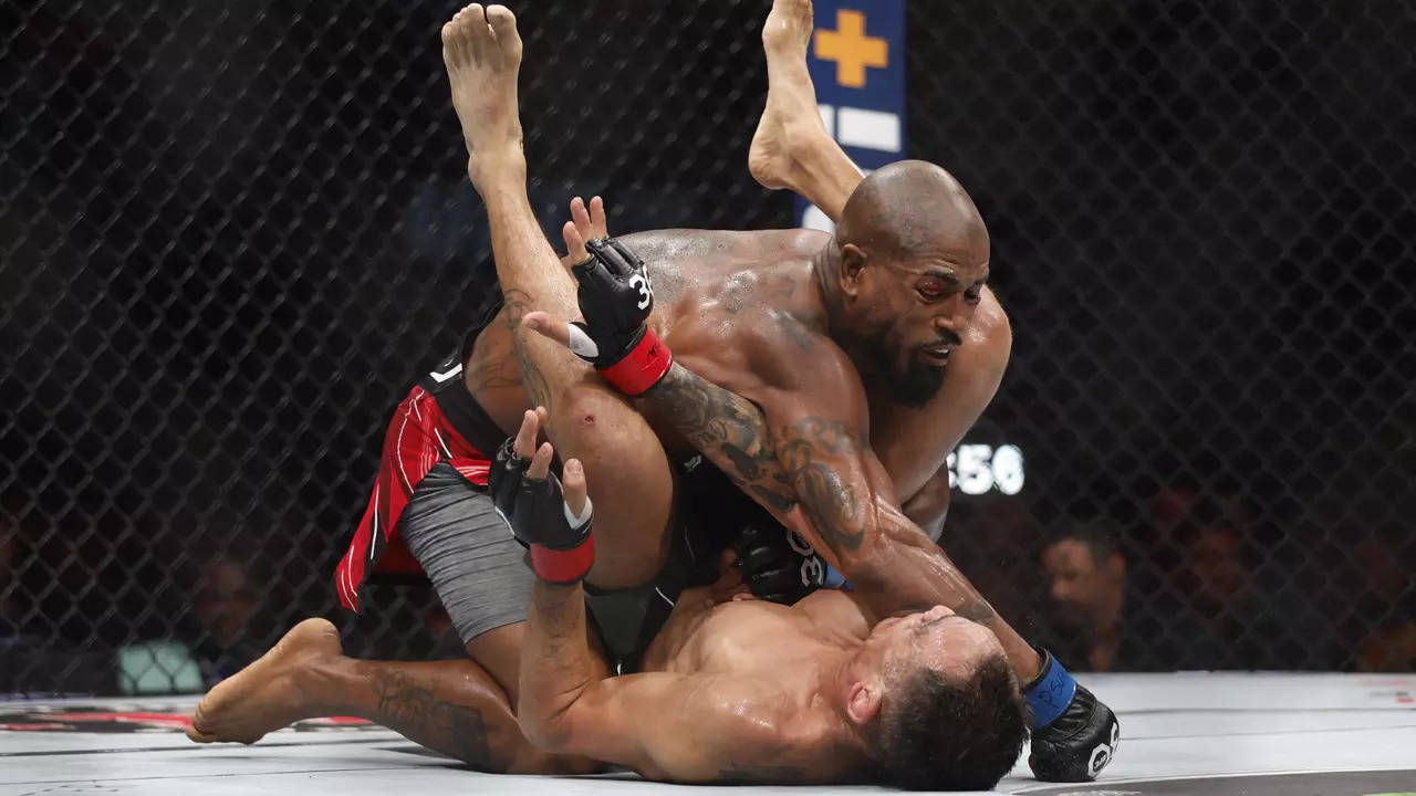 Watch: Bobby Green submits Tony Ferguson in a dramatic…