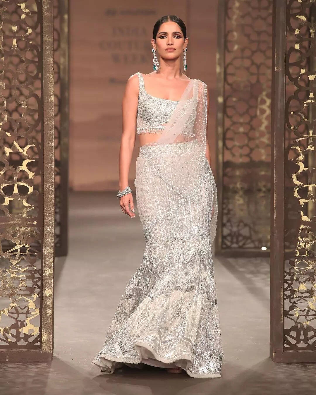 Beauty queens epitomize Indian craftsmanship at its best in India ...