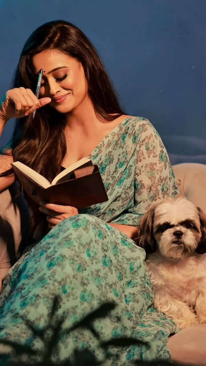 Shweta Tiwari spells elegance in a printed chiffon saree