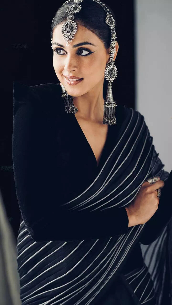 Genelia D'Souza is the epitome of grace in ethnic wear