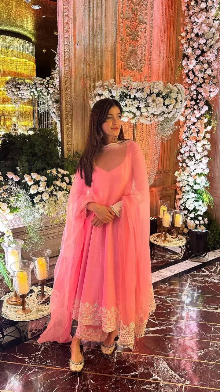 Shanaya Kapoor is a 'desi Barbie' in pink anarkali suit